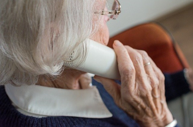 best phone for hearing impaired senior