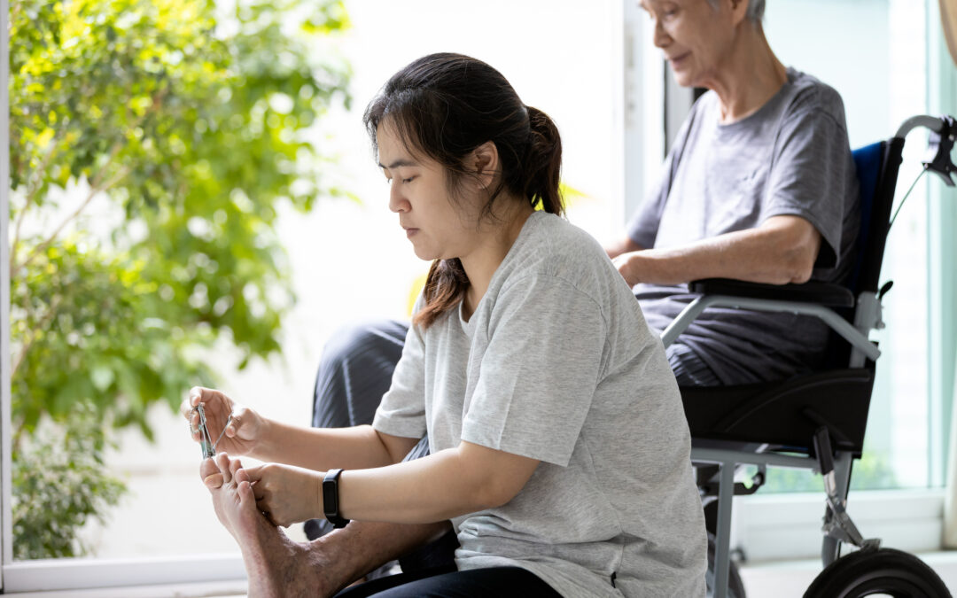 How to Trim Toenails and Fingernails in Elderly?